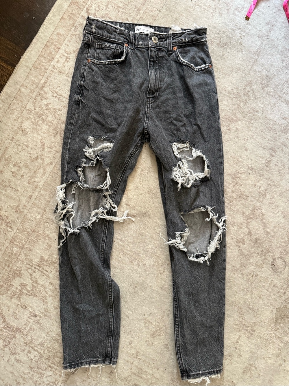 Zara Black Distressed High-Rise Jeans with Frayed Hem - Picture 3 of 6